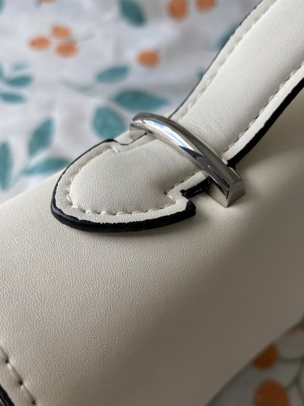 Gucci Petite Gg Small Handbag - Picture 5 of 14